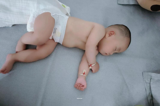 盘锦宝宝拉屎有黑色颗粒